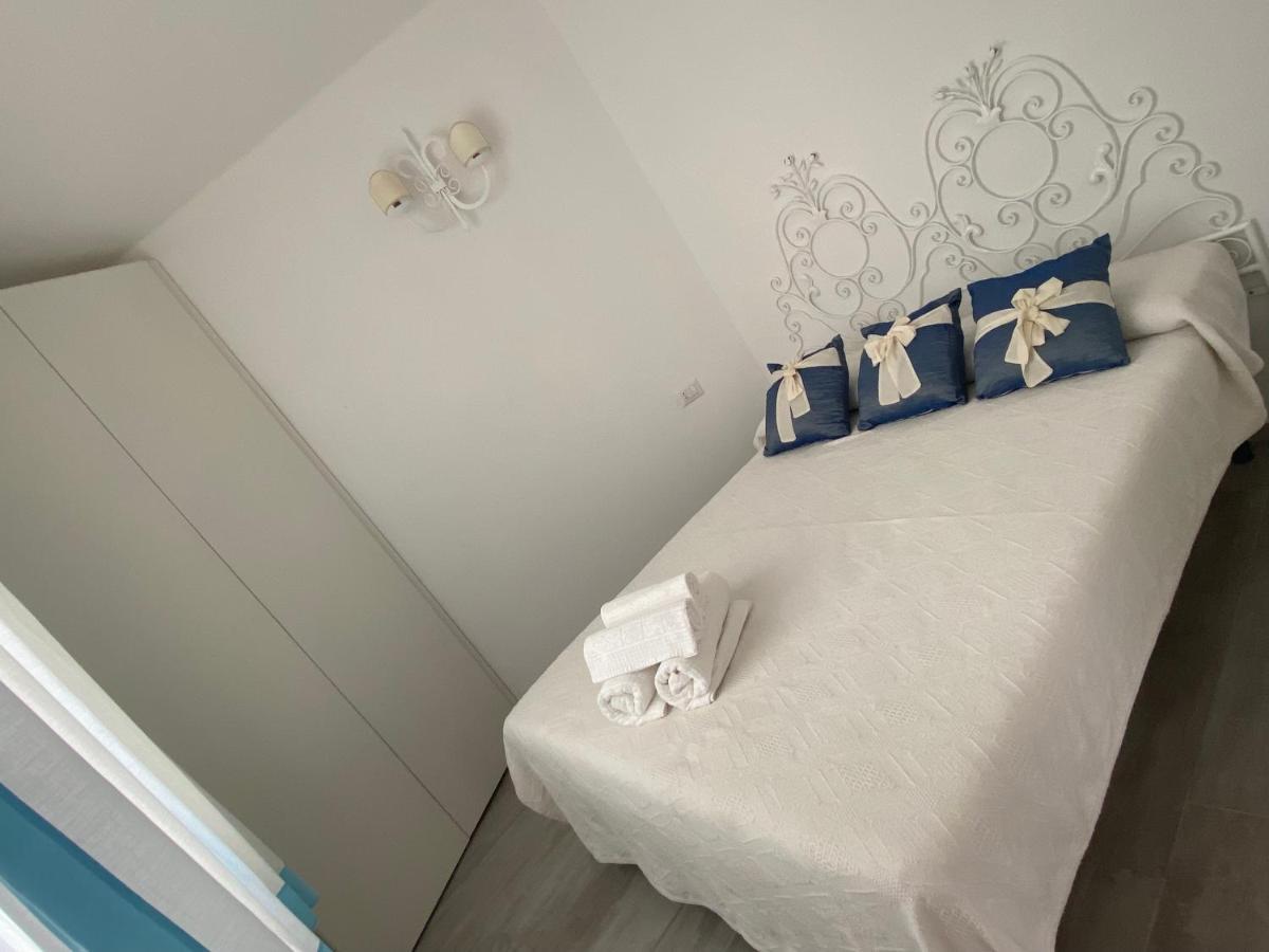 La Casa Sull'Acqua Villa Olbia Bagian luar foto